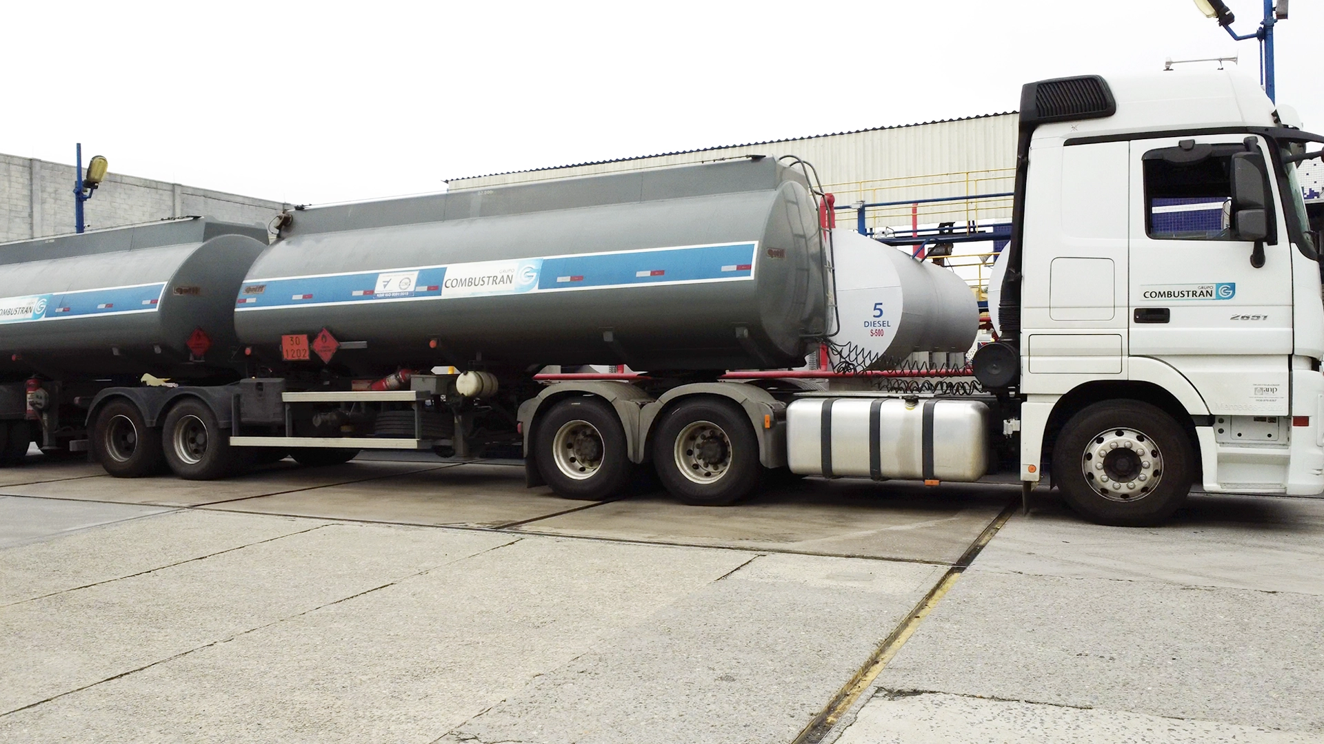 bg-contato-combustran